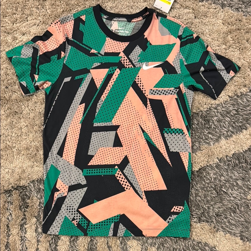 Nike Men’s Geometric Print T-Shirt - Green, Black, and Pink Small